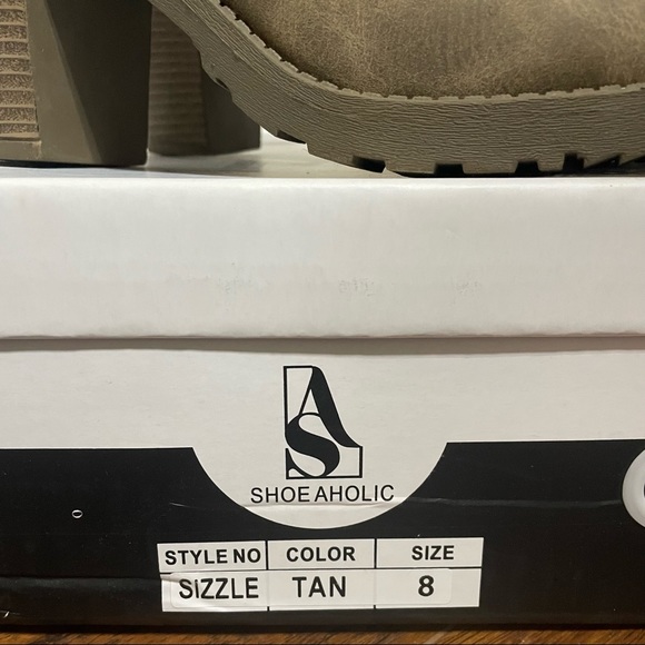 NWT Shoeaholic Sizzle Ankle Boots Tan Size 8 - Picture 12 of 14